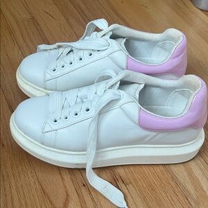 Steve Madden White and Pink Casual Sneakers